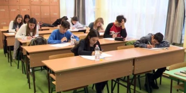 Túlestek a diákok a központi felvételin