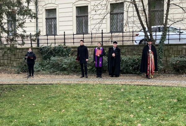 A december 12-ei sortűz áldozataira emlékeztünk